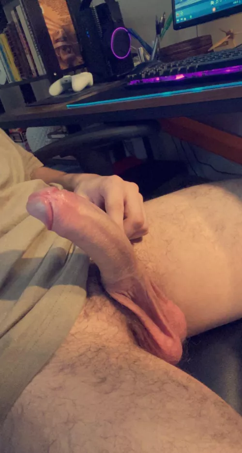 18y/0 who wants to come suck my big teen cock😜😈