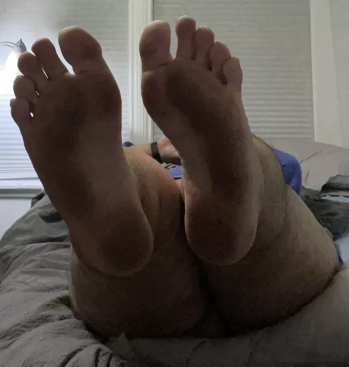 [19] these filthy soles need cleaning 😉👅💦