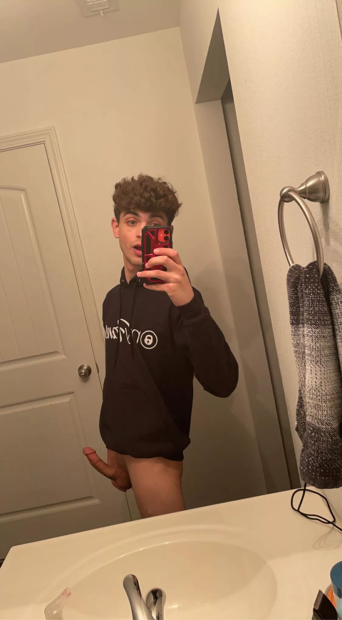 [20] Any takers for cut twink dick? 👀