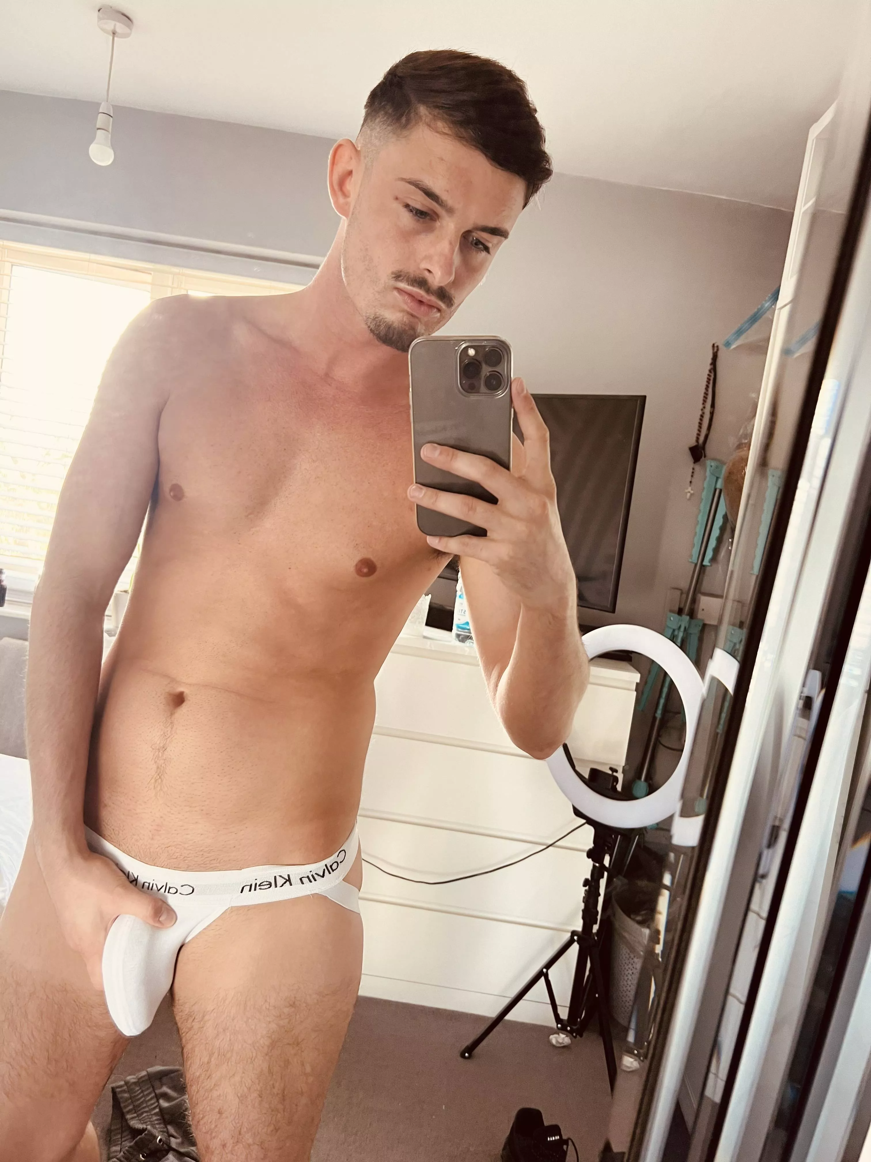 21 Go check out some hot content link on profile