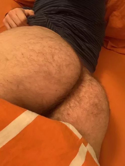 (22) in shape bottom bro with a big tight furry bubble butt. DMs are open!
