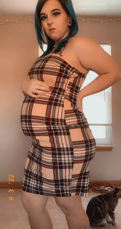 22 weeks and getting very round 🥰