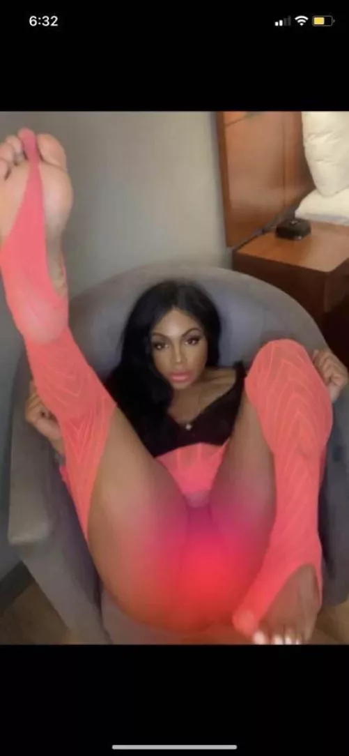 23 hotnbothered switch who’s gonna help me? :-*