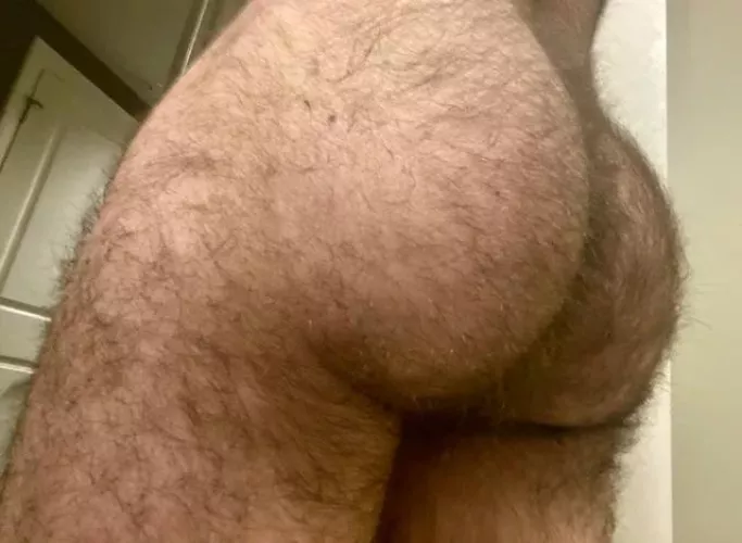 24 in shape bottom bro with a big tight furry bubble butt. I’m horny as hell, add my Snapchat: ScottyFurry or DM me 😈