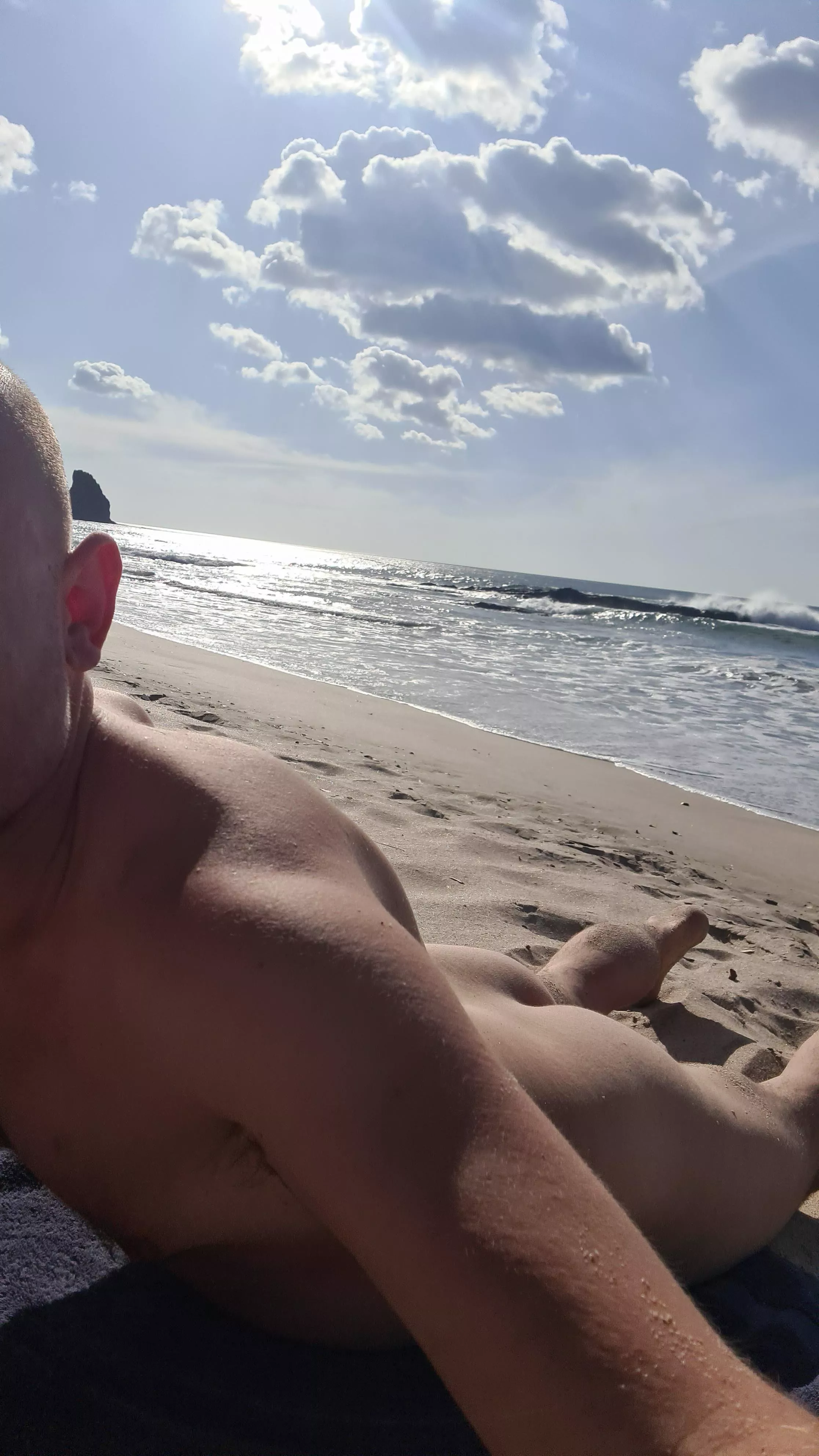 26 vers hairy. What would you do if you found me like this on the beach? Not a nudist beach btw 😏🤪 HMU on snap to tell me: damgar1995