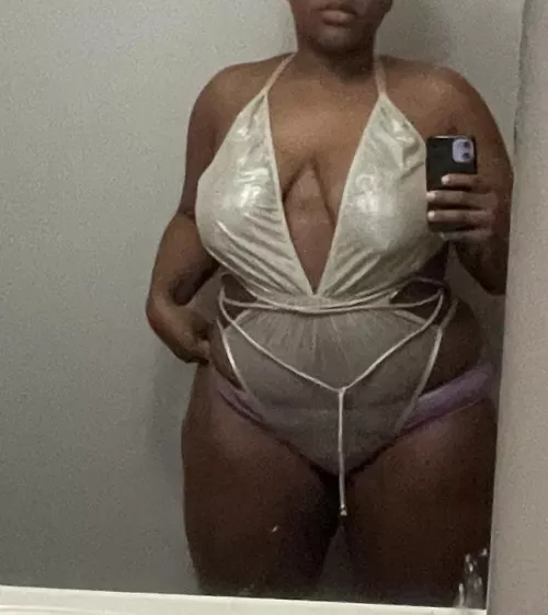 275 lbs.. heavy in real life.. queen of your dreams