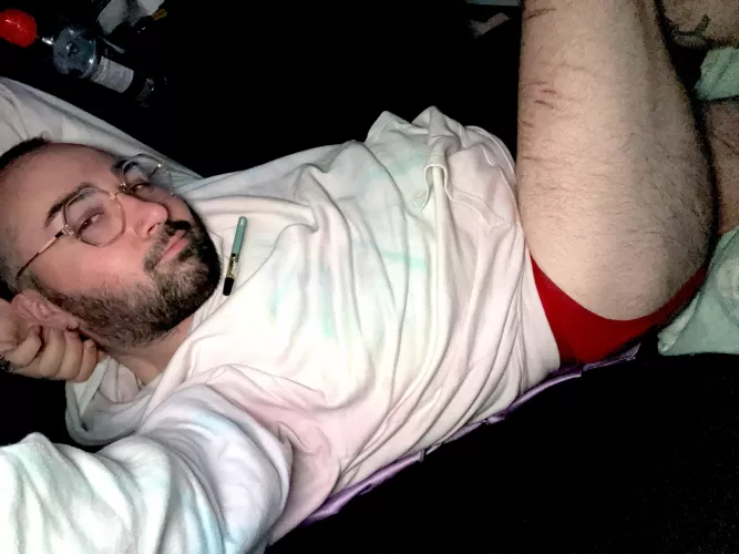 30 m btm | high af | chatting | hmu for snap | lemme see your best bong rips boys | str8/curious are more than welcome |