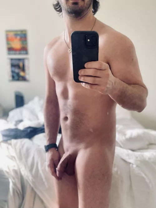 31M 5’6 145lbs - online dating always messes with my confidence. But when I’m on Reddit, I’m always reminded there’s love for the short kings