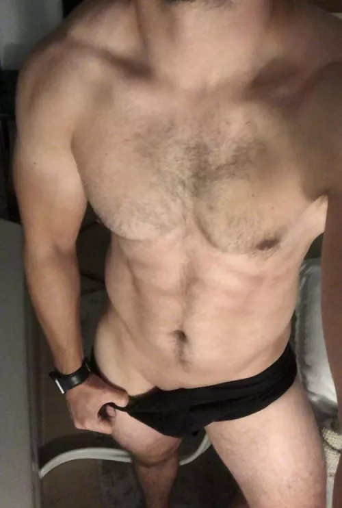 33 for hot fit guys / twunks w shaved balls. Send a body snap to jay_grunner2021