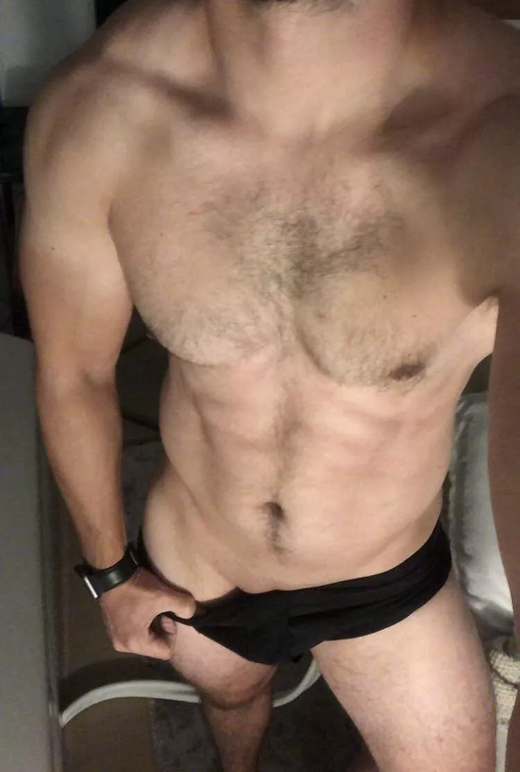 33 for hot fit guys / twunks w shaved balls. Send a body snap to jay_grunner2021