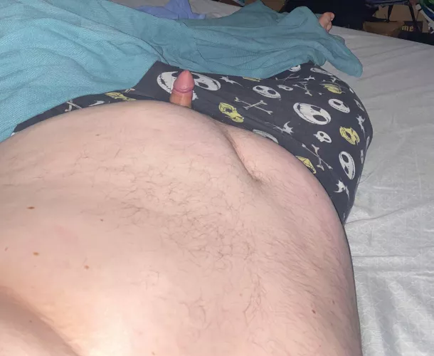 [33] who wants to cuddle dms open