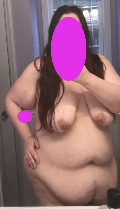 36, 5’6”, 280lbs. I’ve always hated my stomach but have realized I’m still beautiful how I am