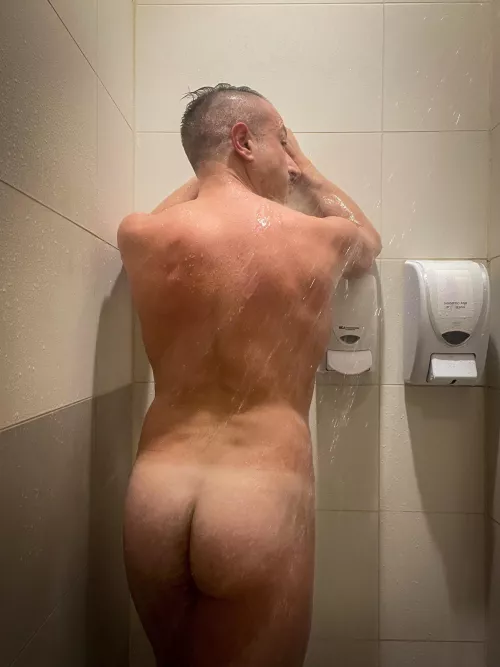 [42] post-swim shower