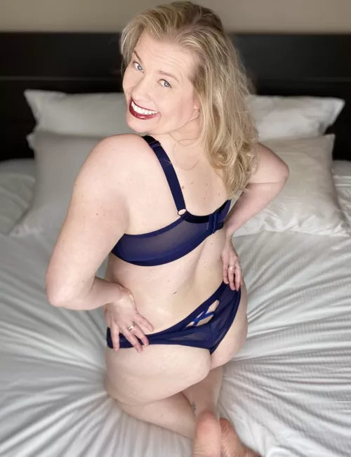 (42) You should bend me over next💋