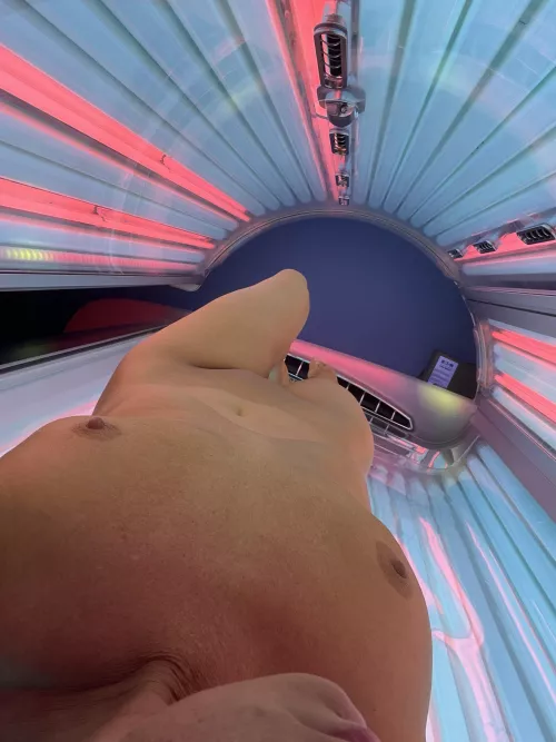 42(f) It’s getting hot in here, so I took off all my clothes 🎶🎵🎤