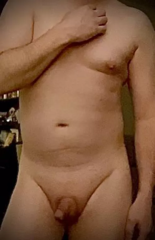 (43) striking a contrappasto