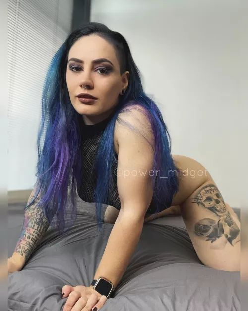 4ft 8” little pocket rocket 😈