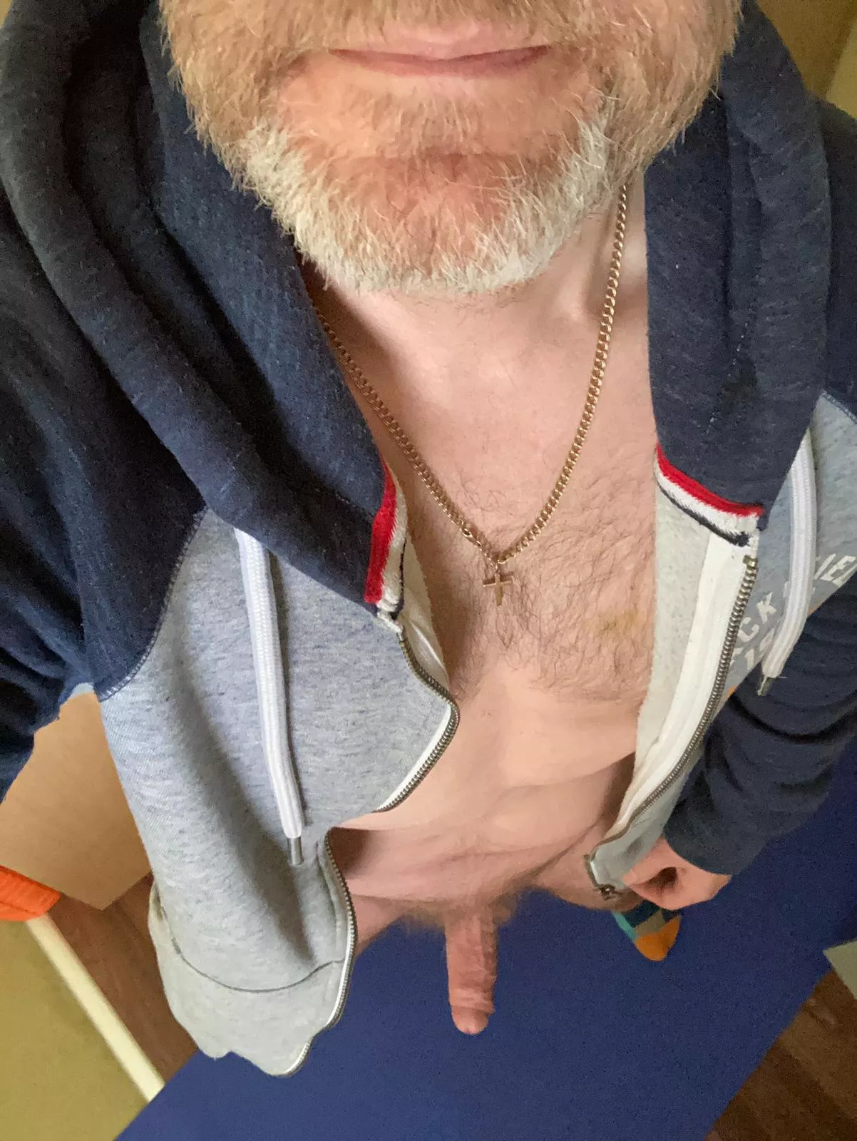 (51) Beard in focus. It’s soft and here to stroke (51) Beard in focus. It’s soft and here to stroke