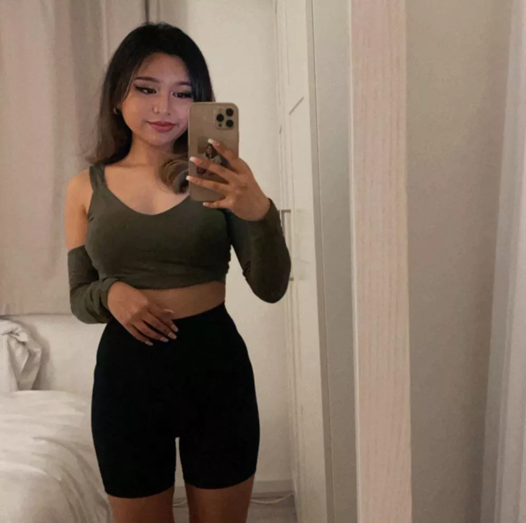 5’2 and easy to dominate.