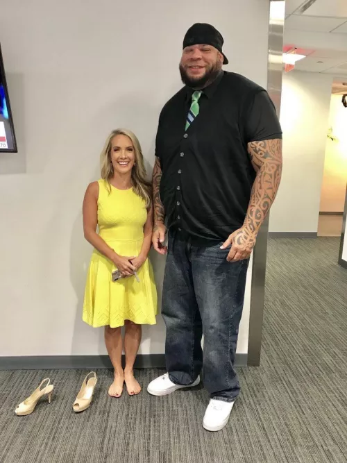 5’2 Dana Perino next to 6’7 Tyrus