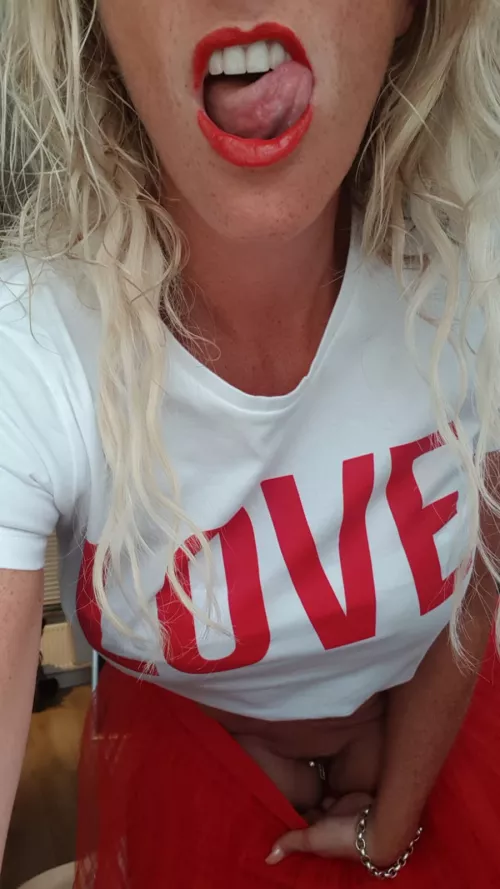 ‼️$6 $‼️NO PPV‼️💦 instant access to over already 600 posts💦 naughty homemade Milf content🥵💦