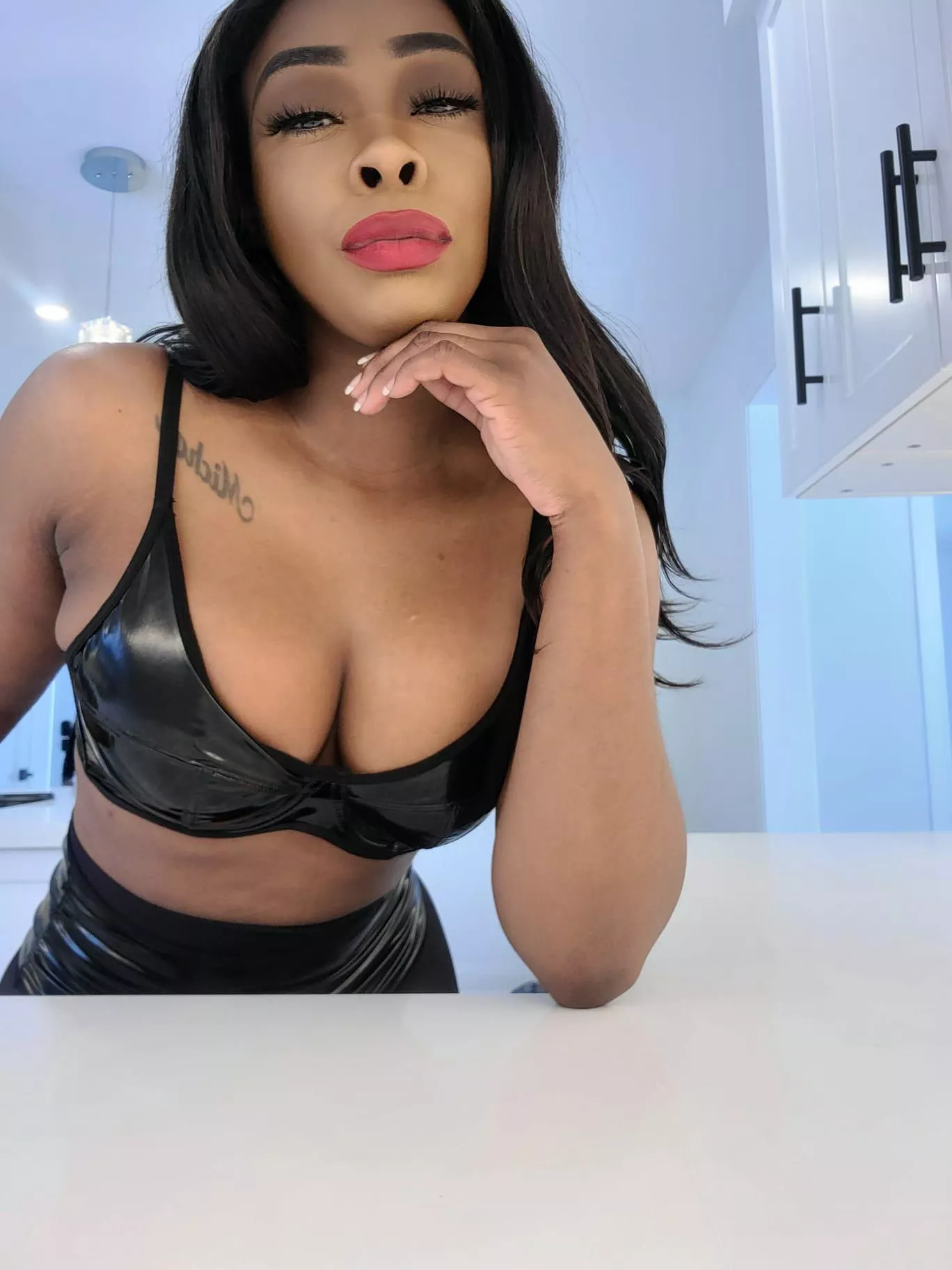 About to wipe this latex all over this kitchen 👅💦 SOS 😈