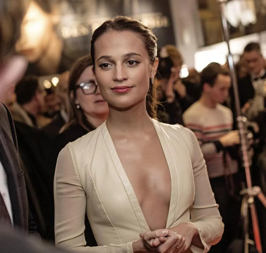 Alicia Vikander