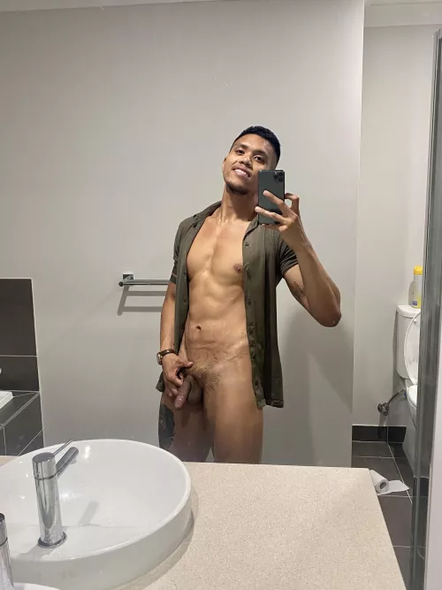 Always felt insecure having a smaller cock, but learned to love it as I got older 🍆