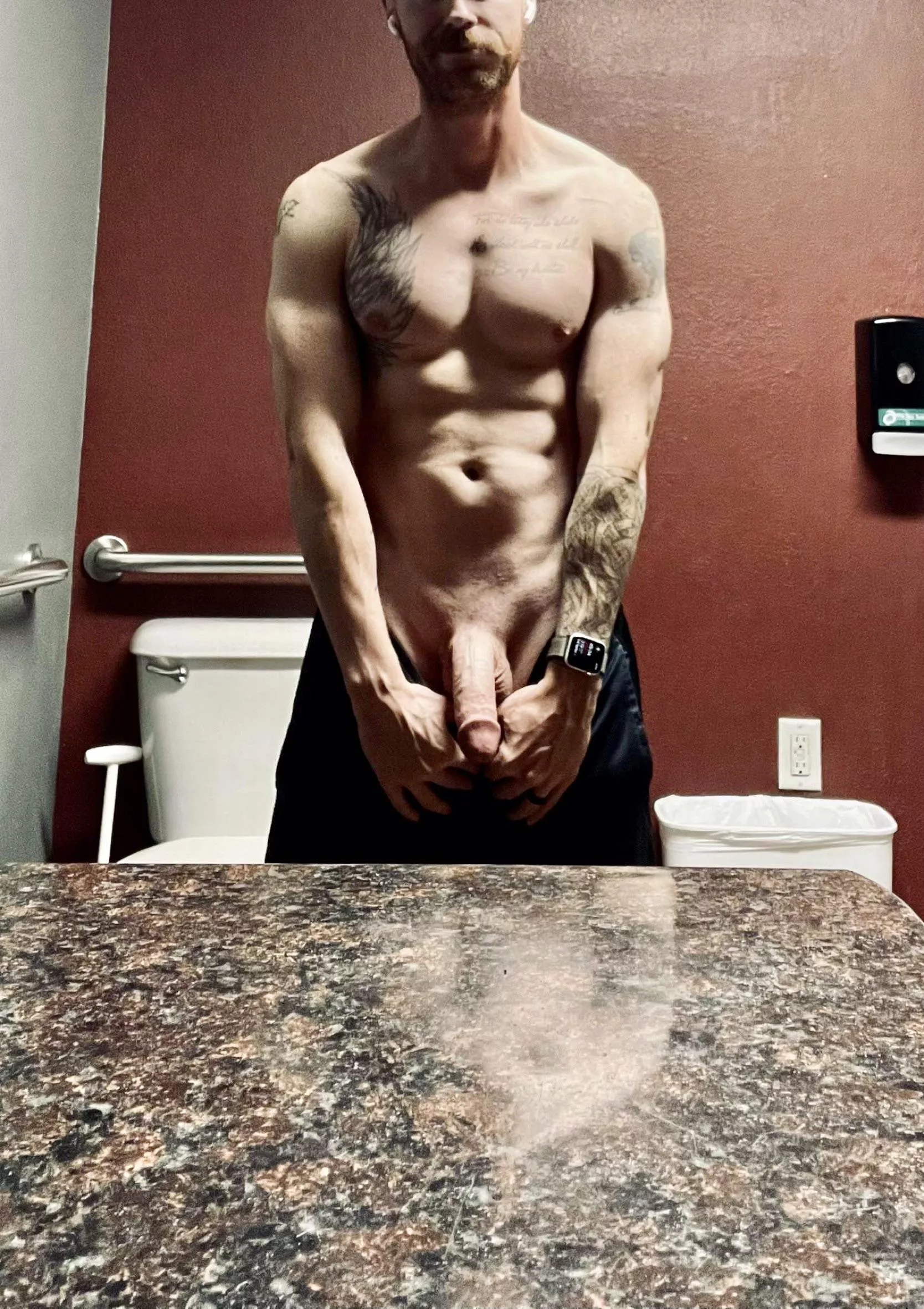 Always good shadows at the gym 🙃