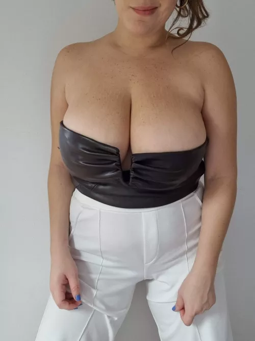 Am I the thicc girl you were looking for to 💦?