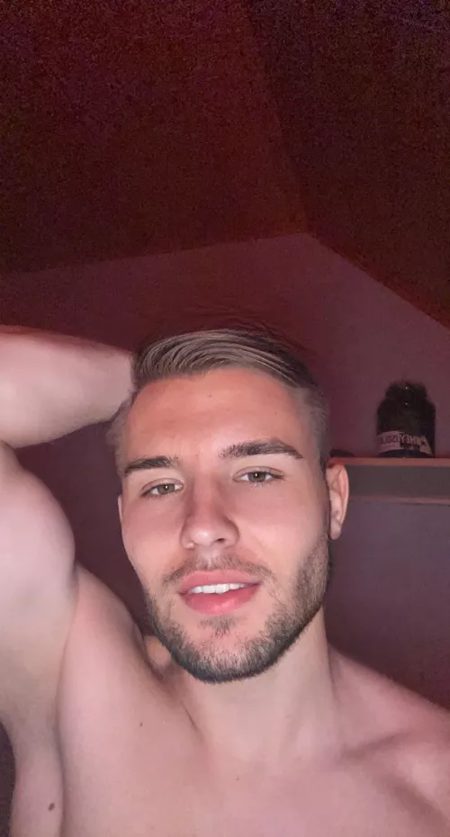 Another selfie from me 👄