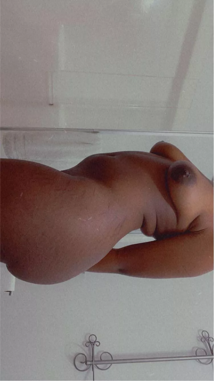 Any dominant lesbians here? 💕