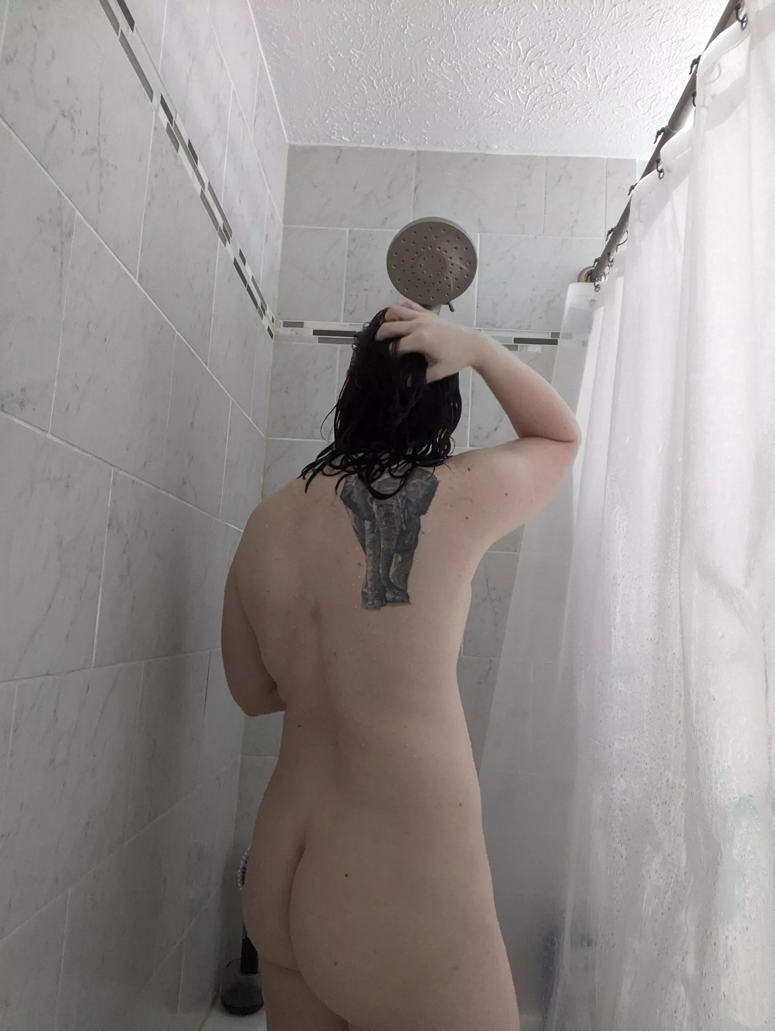 any ladies wanna come get wet with me?