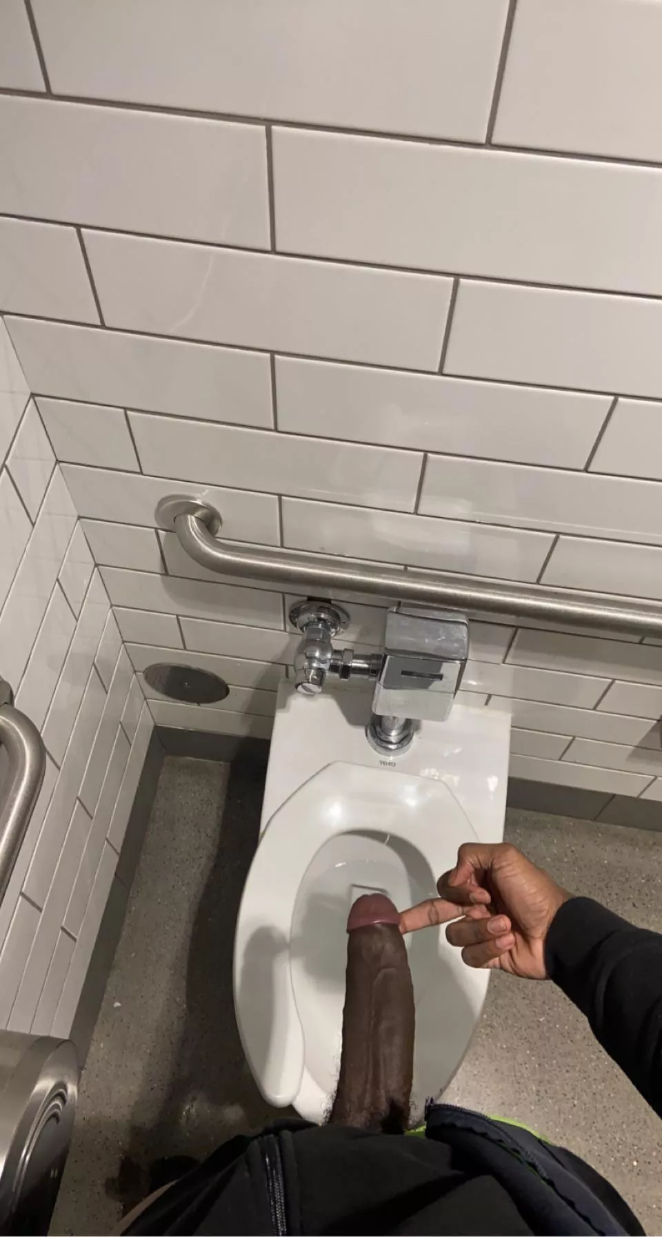 anyone down to get throat fucked in the restroom??!