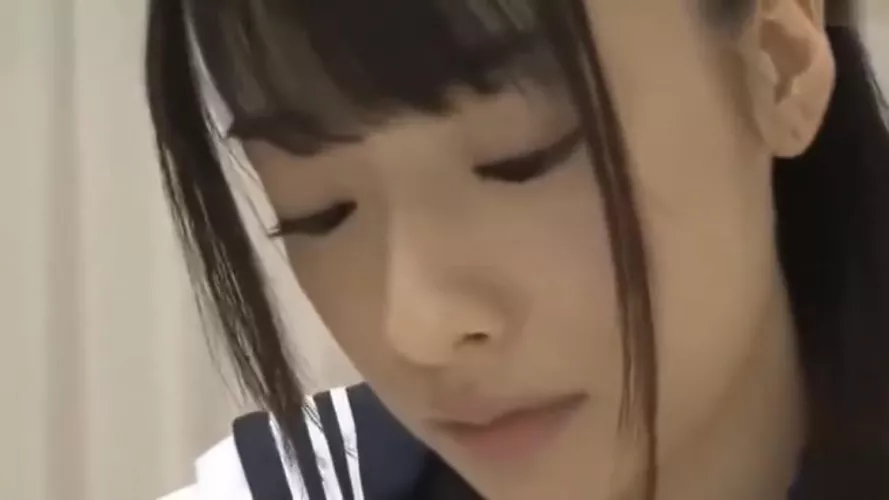 Anyone knows her name？