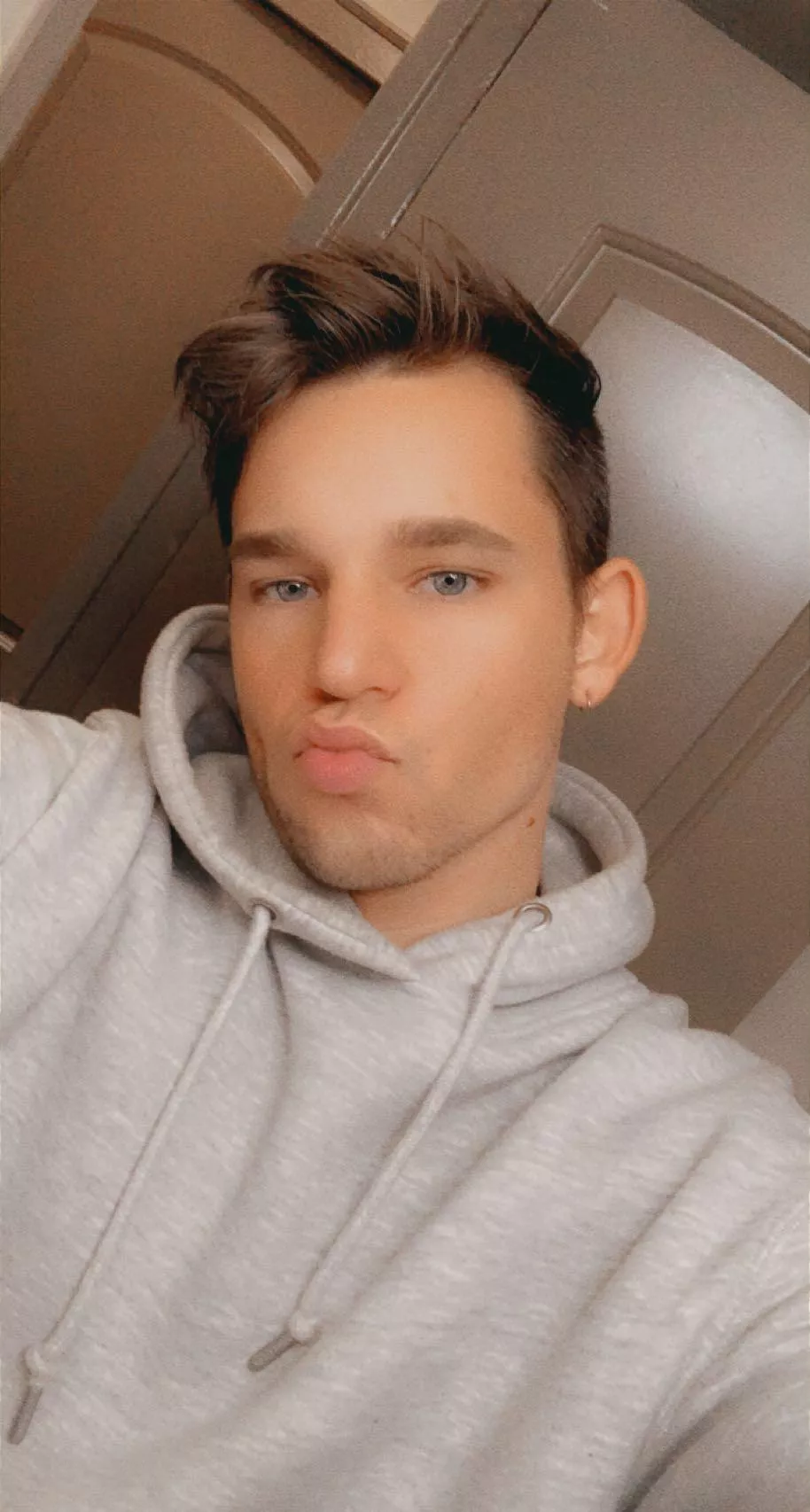 Anyone play Elden Ring on PS? Want to help me🥺