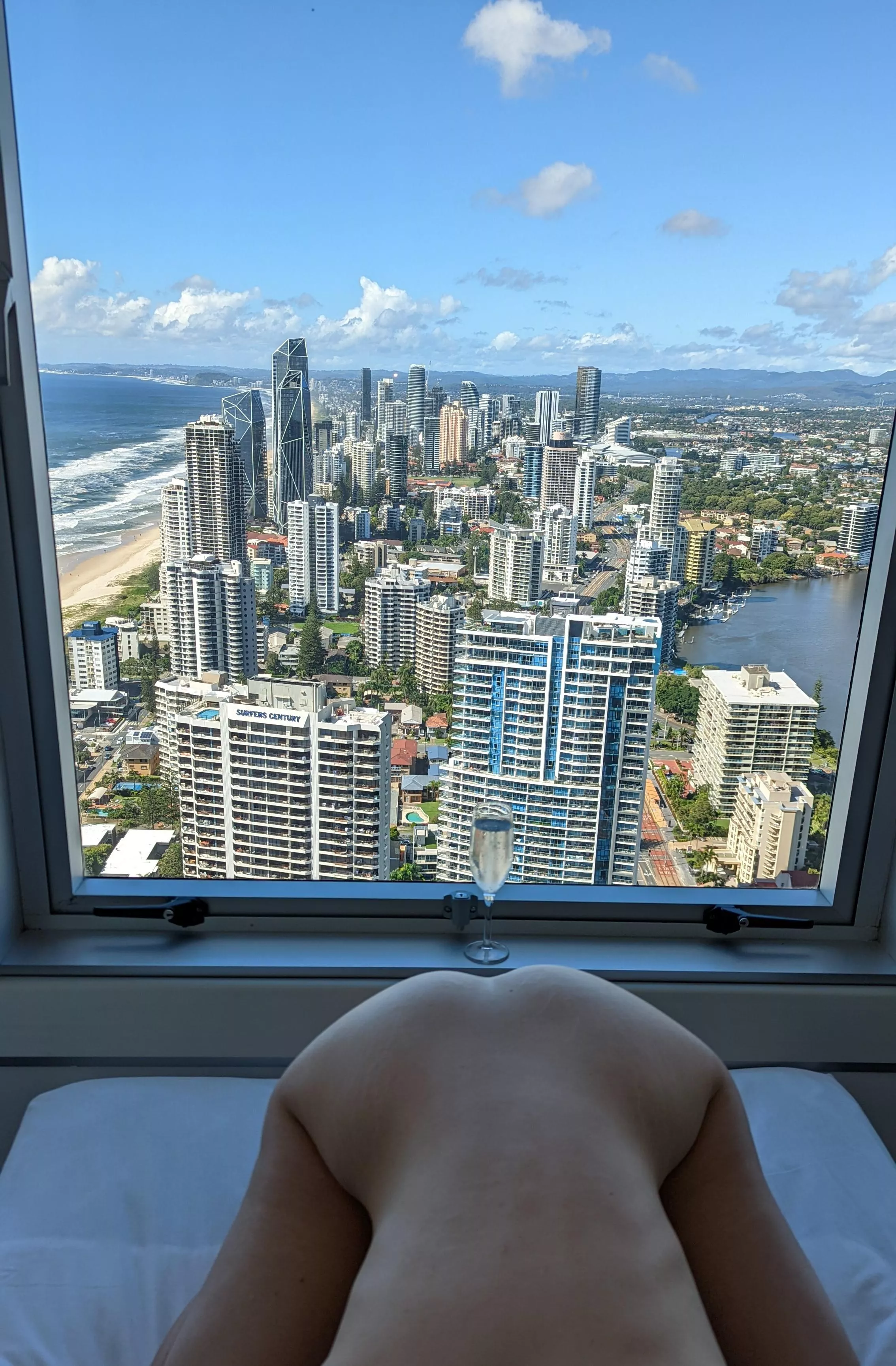 Anyone wanna (f)uck me against this window and let the neighbours make use of their binoculars? 🥺