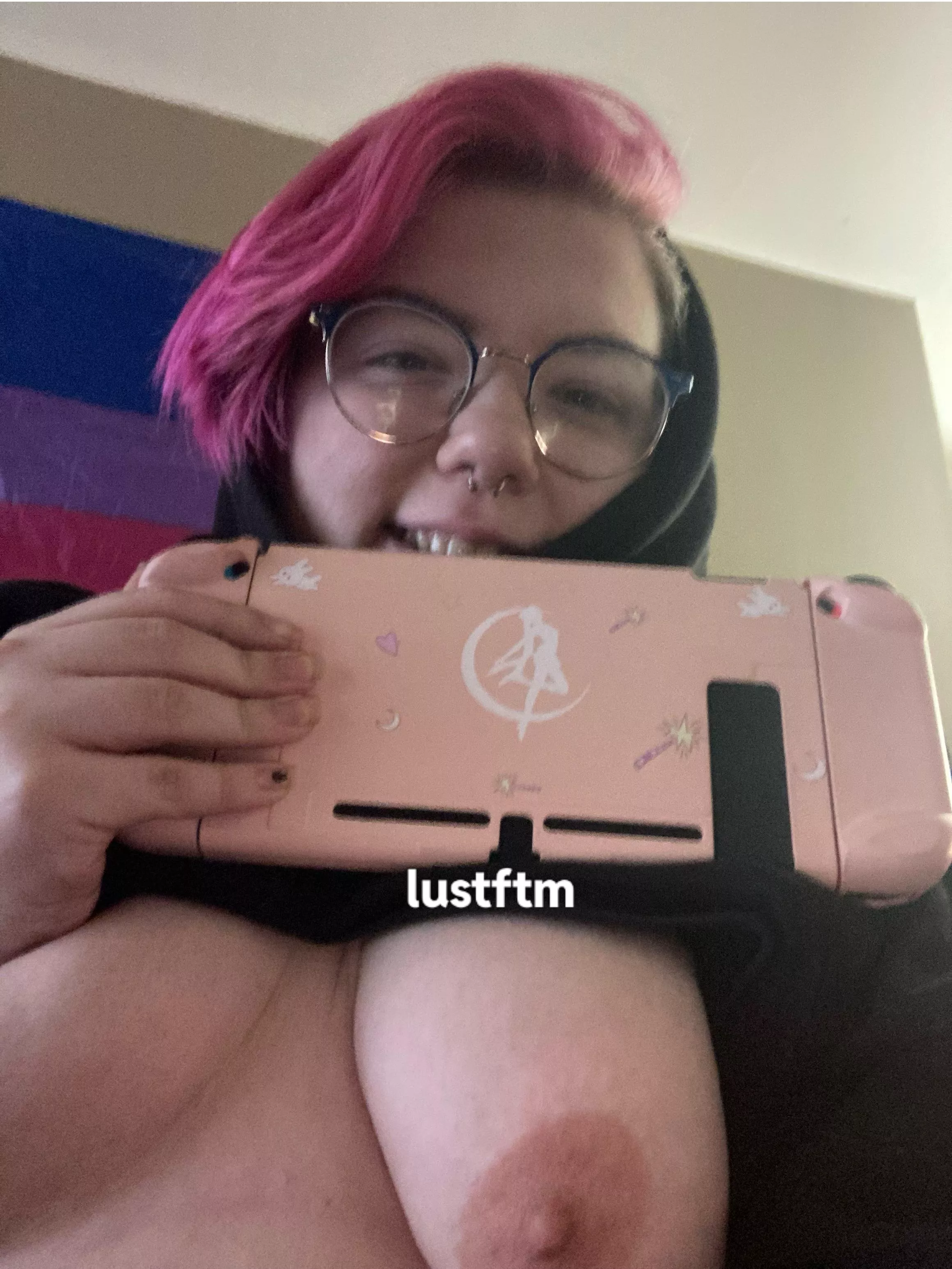 anyone wanna play animal crossing with me on the sailor moon switch? 🥺