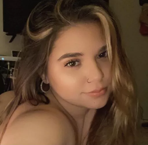 Anyone wanna trib her? Dm me for more