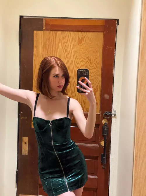 Appreciate the love I got here yesterday so here’s another pic of me from earlier today 👩🏼‍🦰