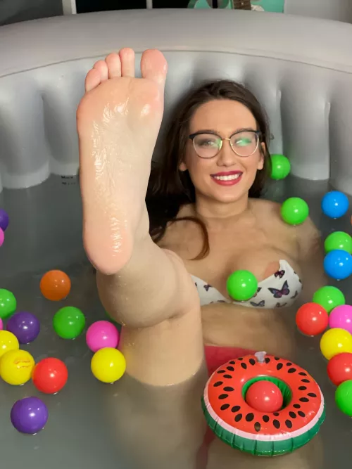 Are you looking at my feet or my nipslip?