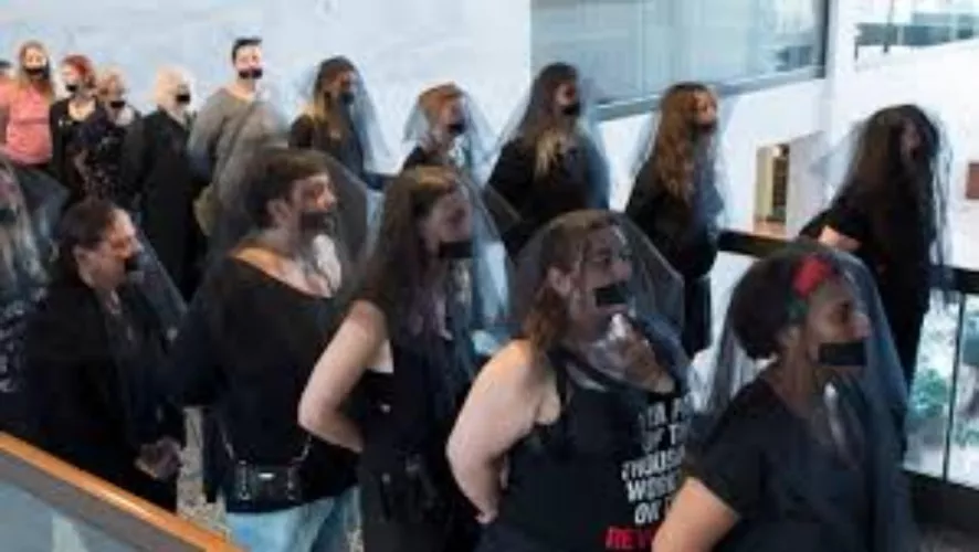 Arrested Protesters on their way to the pony prison