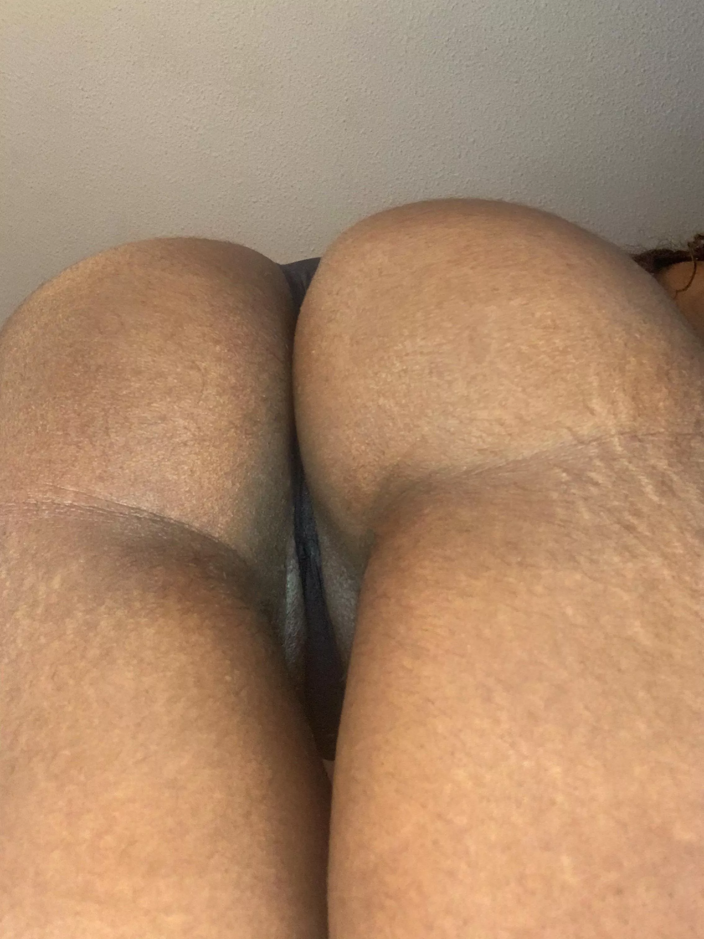 Arrow up if your dick is above 4 inches ⬆️