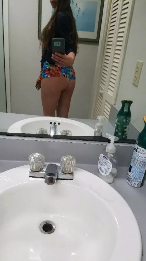 Asked the wife for some naughty pics from work to share😏, she is insecure about her ass right now but I can't see why. Can you?
