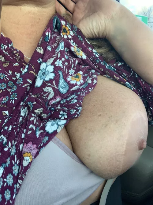 Because it's Friday, hope you like🖤