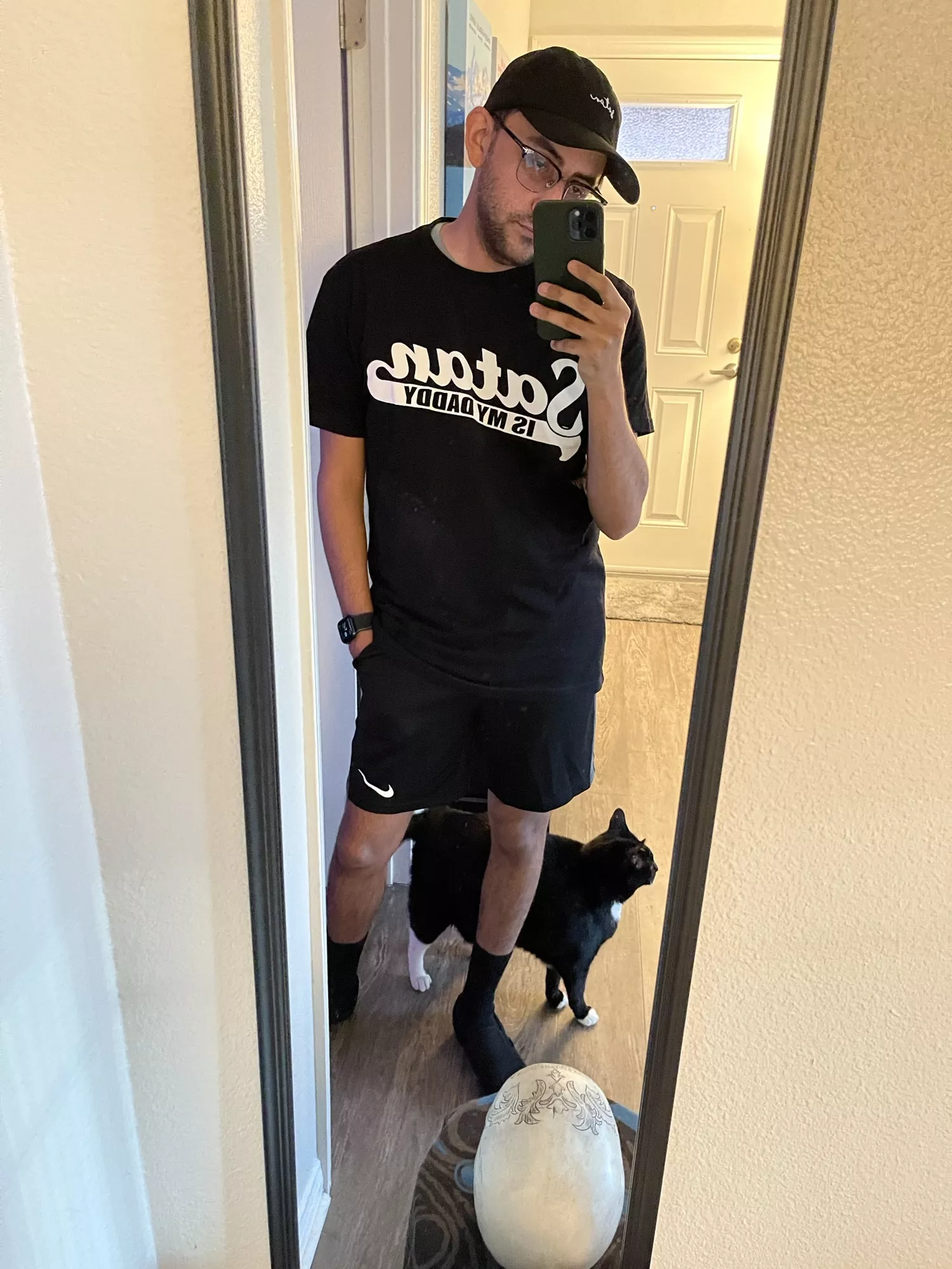 Been thinking about playing some Cultist Simulator. My shirt checks out. 😇