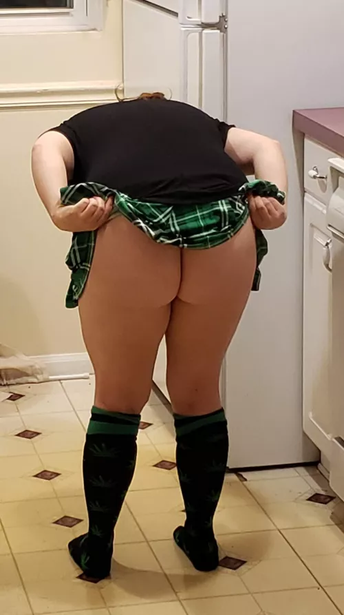 Being silly with my ass out...🤩