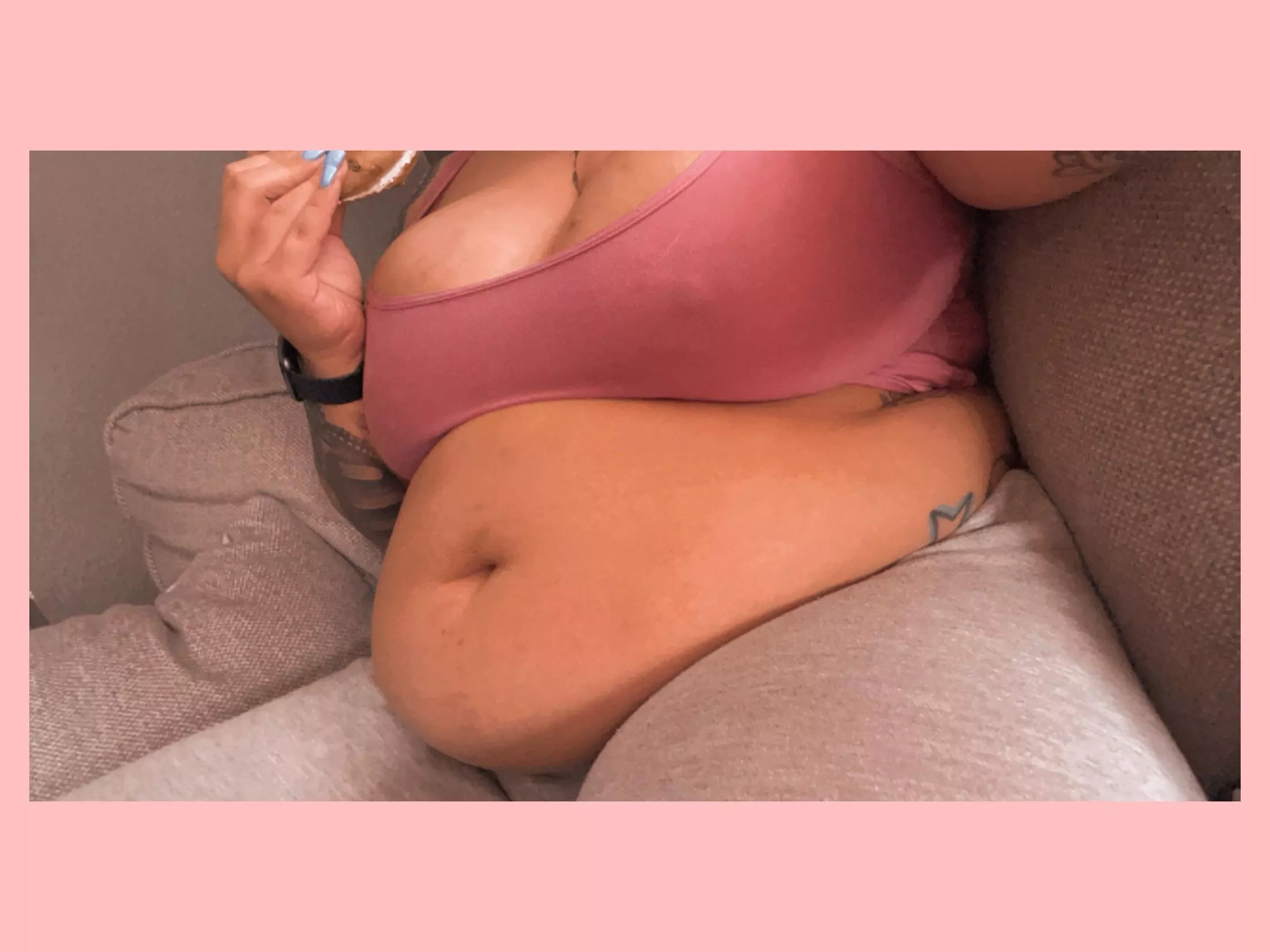 Belly brought to you by bagels 🥯😜I could eat half a dozen easily!