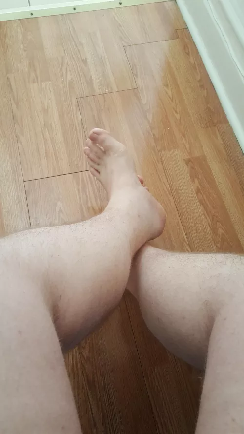 Big size 14 feet, extra wide, needs a good sub