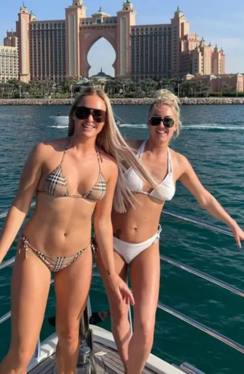 Bikini girls left or right